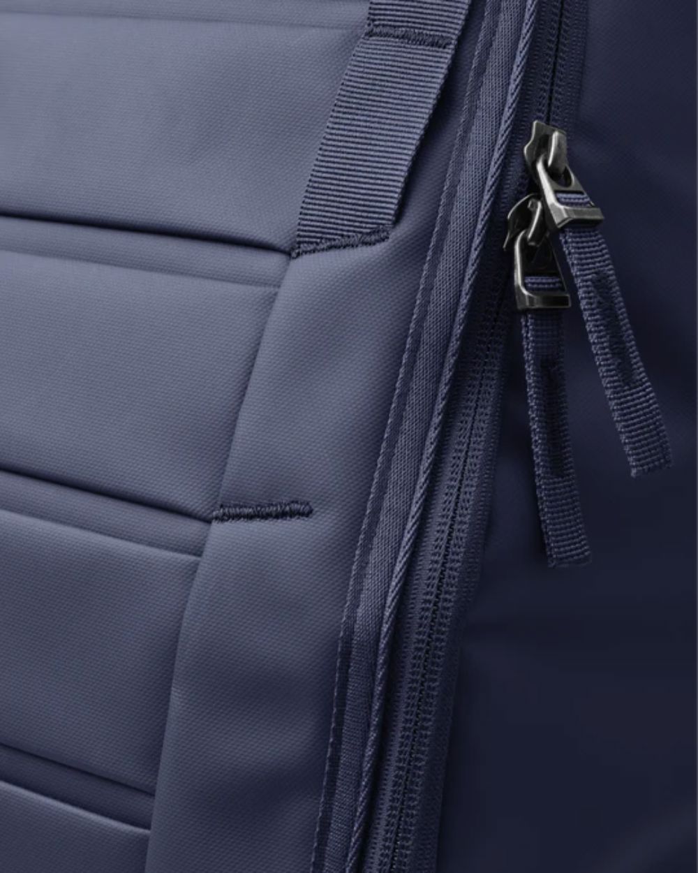 D_b_ Hugger Backpack 30L - Bluehour Luggage D_b_ 