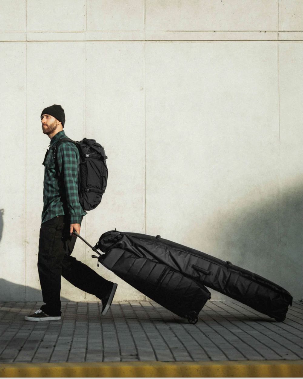D_b_ Snow Roller Pro 127L - Blackout Luggage D_b_ 